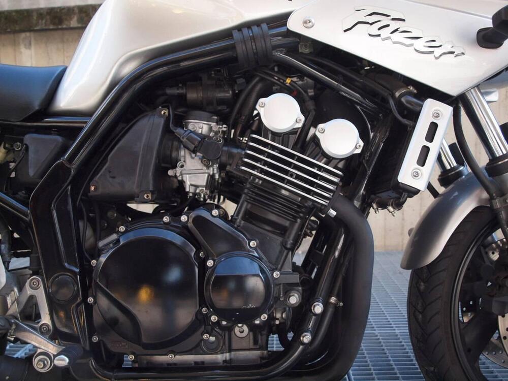 Yamaha FZS 600 Fazer S (2000 - 04) (6)