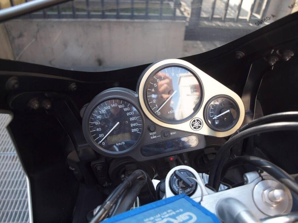 Yamaha FZS 600 Fazer S (2000 - 04) (10)