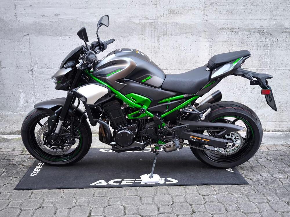 Kawasaki Z 900 (2025 - 26) (4)