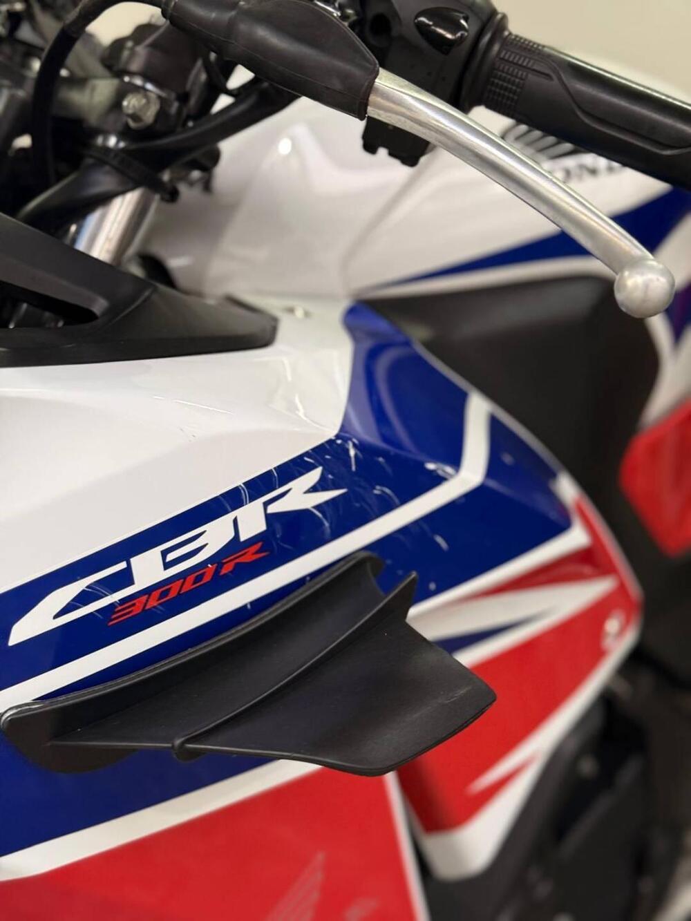 Honda CBR 300 R ABS (2014 - 17) (9)