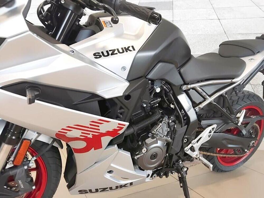 Suzuki GSX-8R (2024 - 26) (6)
