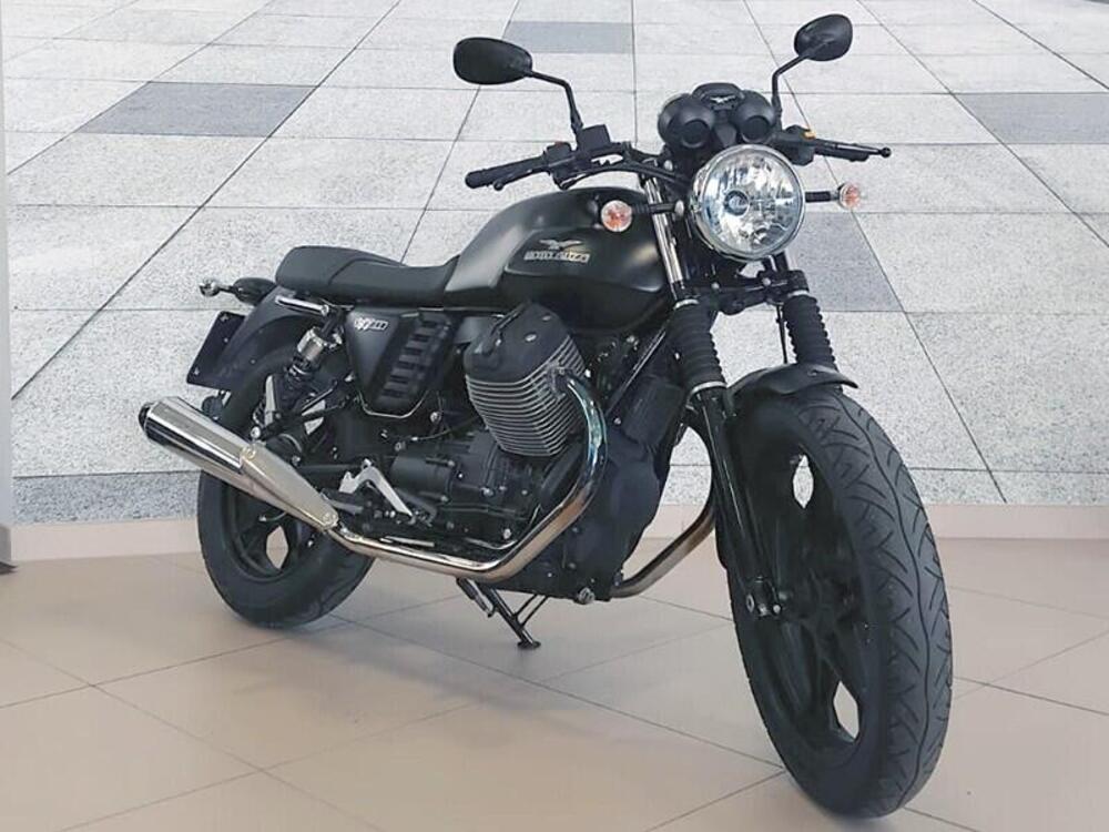 Moto Guzzi V7 II Stone (2015 - 17)