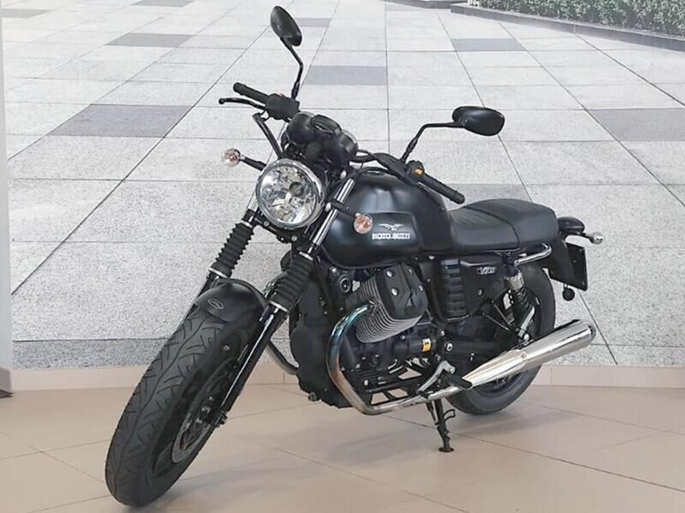 Moto Guzzi V7 II Stone (2015 - 17) (6)