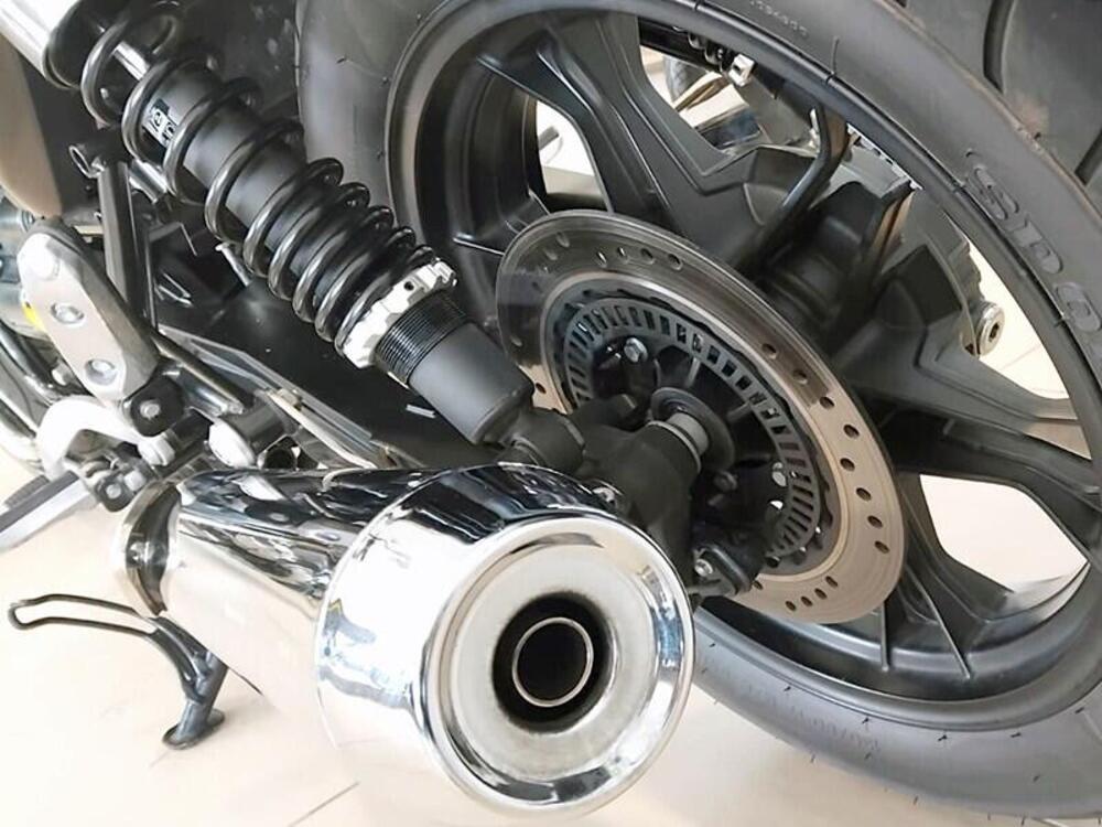 Moto Guzzi V7 II Stone (2015 - 17) (7)