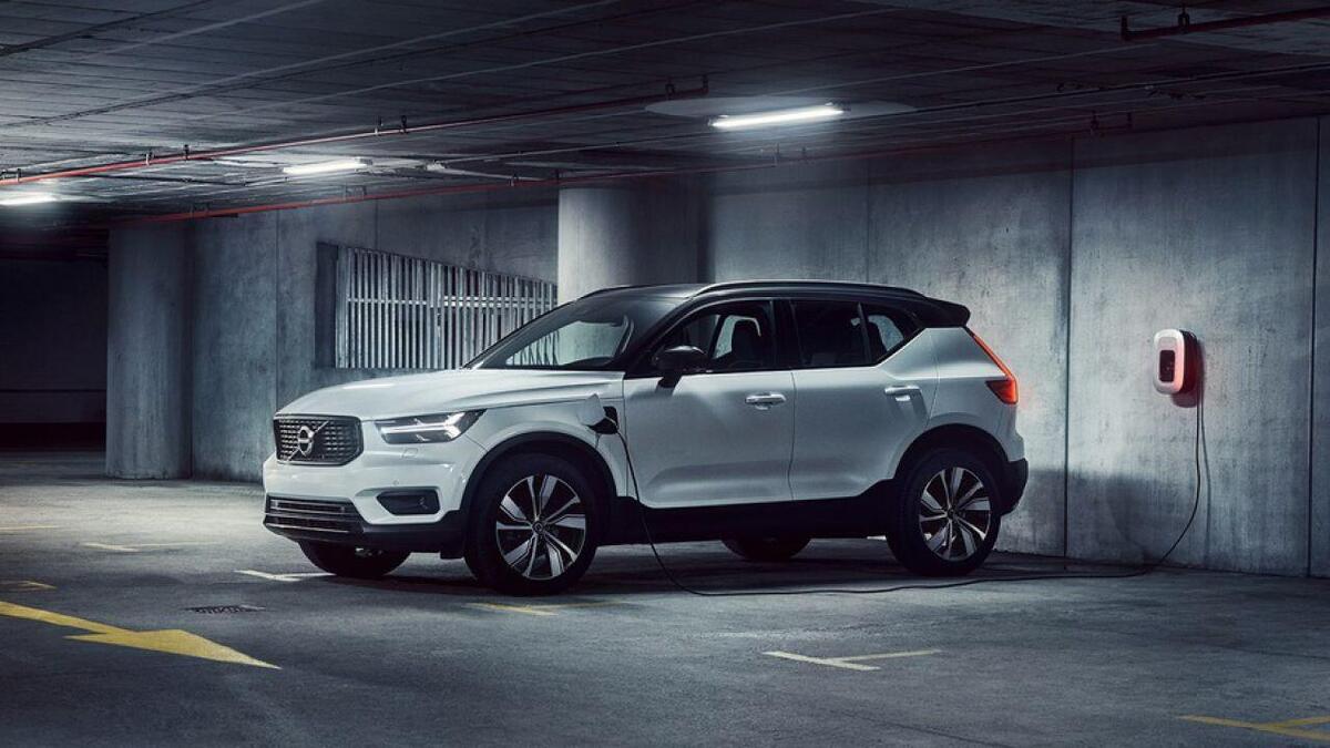 Mercato auto europee, torna la crescita a febbraio: boom plug-in, BYD vola e Stellantis ritorna