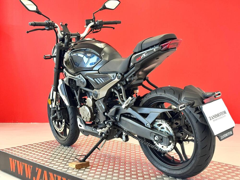 Voge Trofeo 300AC (2021 - 26) (16)