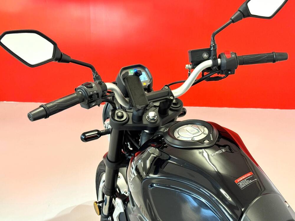 Voge Trofeo 300AC (2021 - 26) (17)