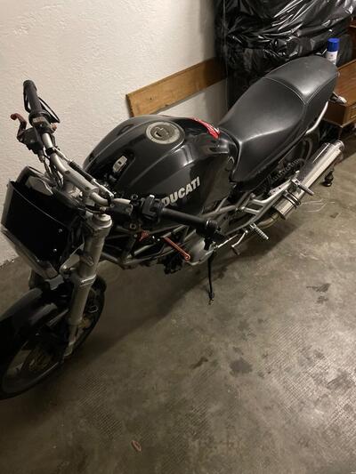 Ducati Monster 600 Dark (1998 - 01) usata