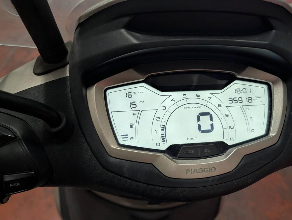 Piaggio Beverly 400 ABS-ASR (2021 - 24) (2)