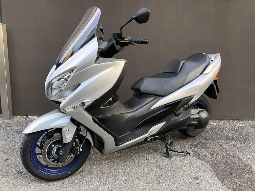 Suzuki Burgman 400 (2022 - 24) (4)