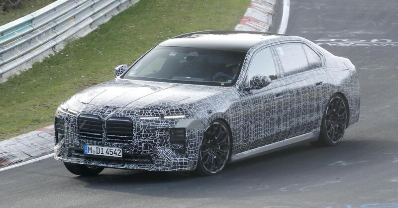 BMW Serie 7, cambia (quasi) tutto: ecco le foto spia del restyling