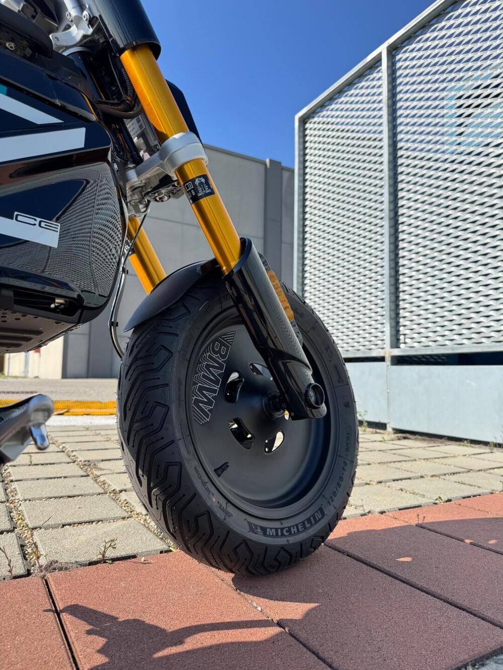 Bmw CE 02 (2024 - 26) (5)