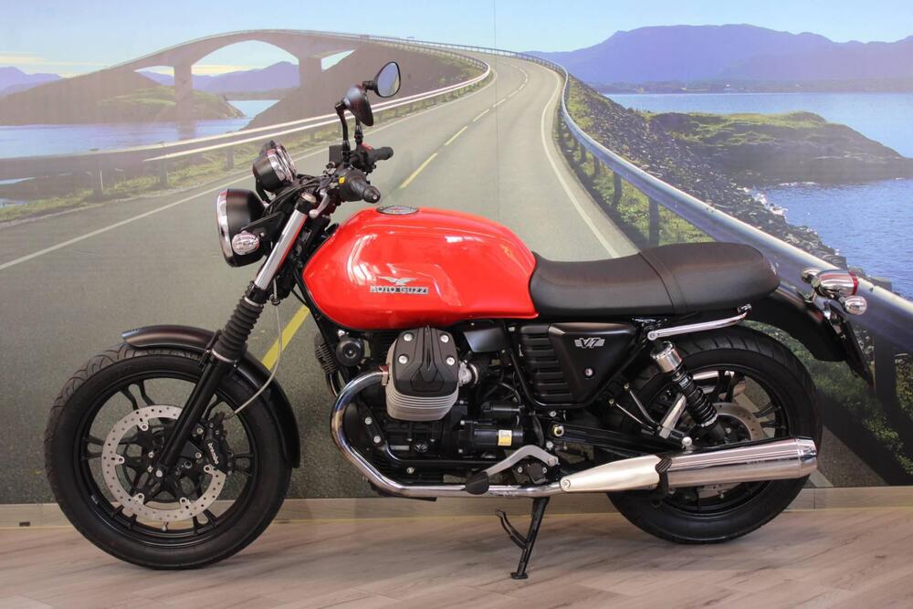 Moto Guzzi V7 Stone (2012 - 15) (7)