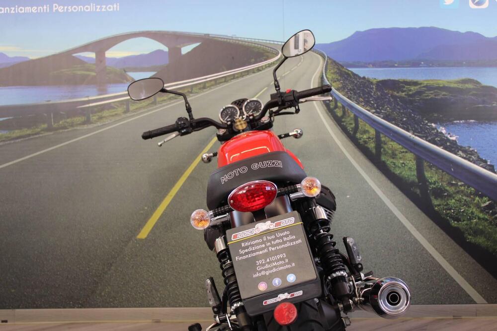 Moto Guzzi V7 Stone (2012 - 15) (16)