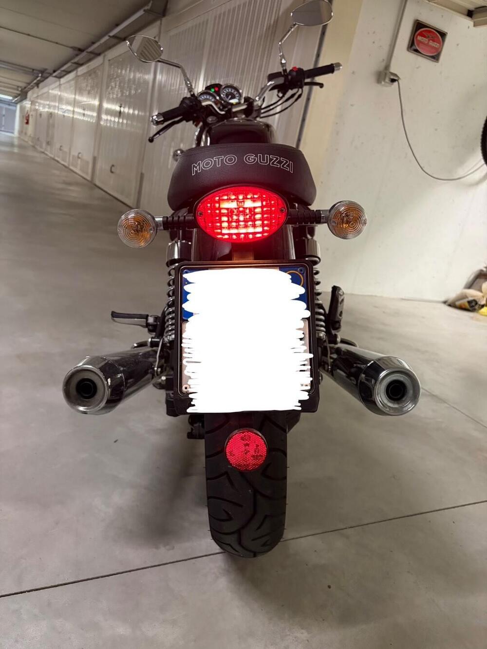 Moto Guzzi V7 II Special (2015 - 17) (5)