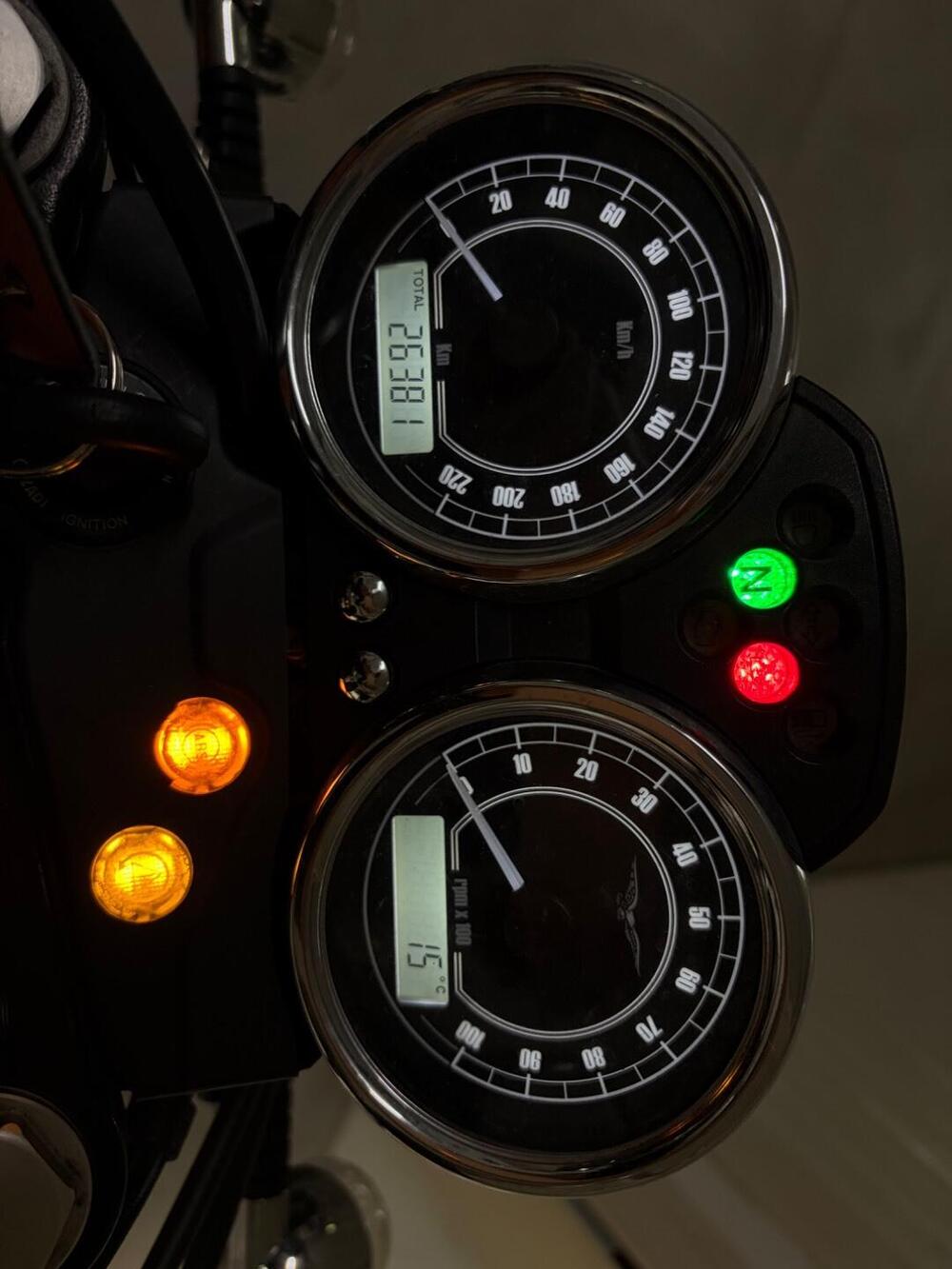 Moto Guzzi V7 II Special (2015 - 17) (6)