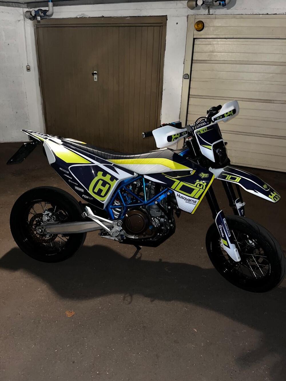 Husqvarna 701 Supermoto (2016)