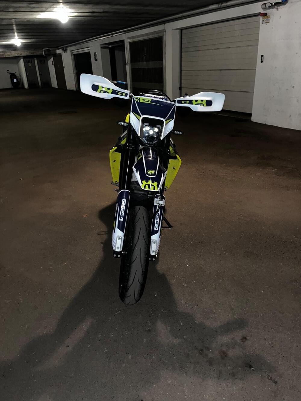 Husqvarna 701 Supermoto (2016) (5)