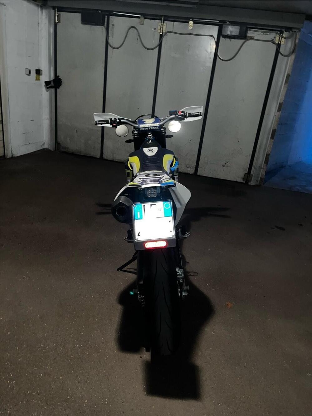 Husqvarna 701 Supermoto (2016) (7)