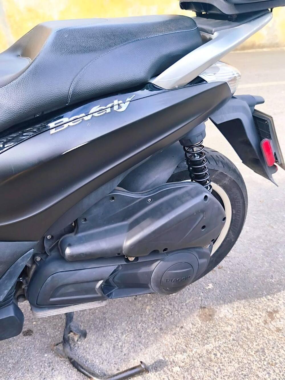 Piaggio Beverly 300 i.e. Police ABS-ASR (2017 - 20) (6)