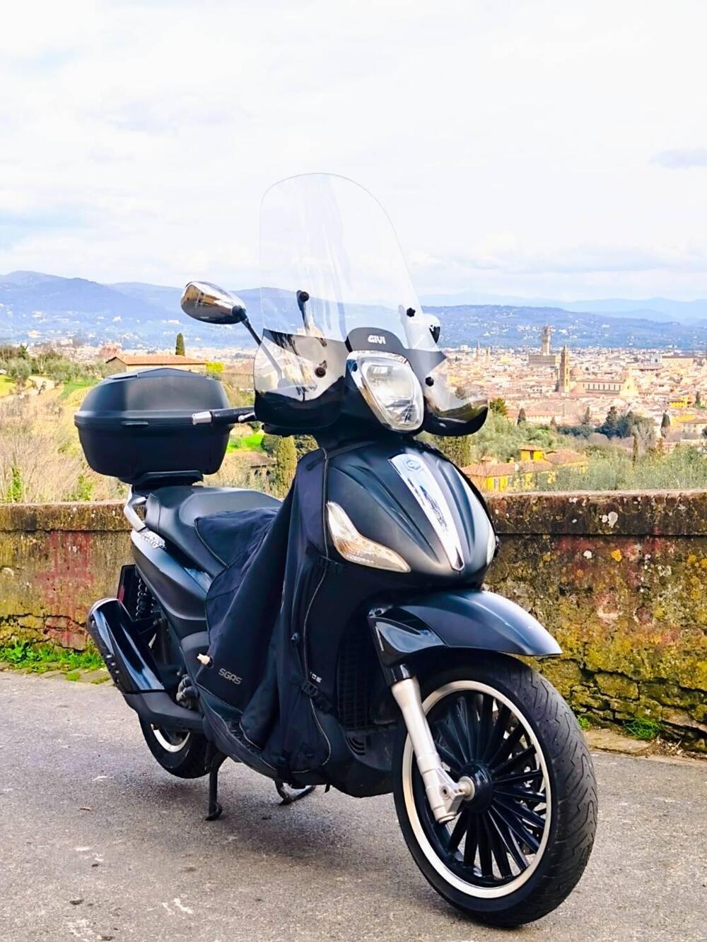 Piaggio Beverly 300 i.e. Police ABS-ASR (2017 - 20) (3)