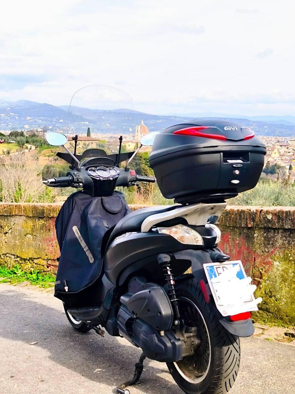 Piaggio Beverly 300 i.e. Police ABS-ASR (2017 - 20) (5)