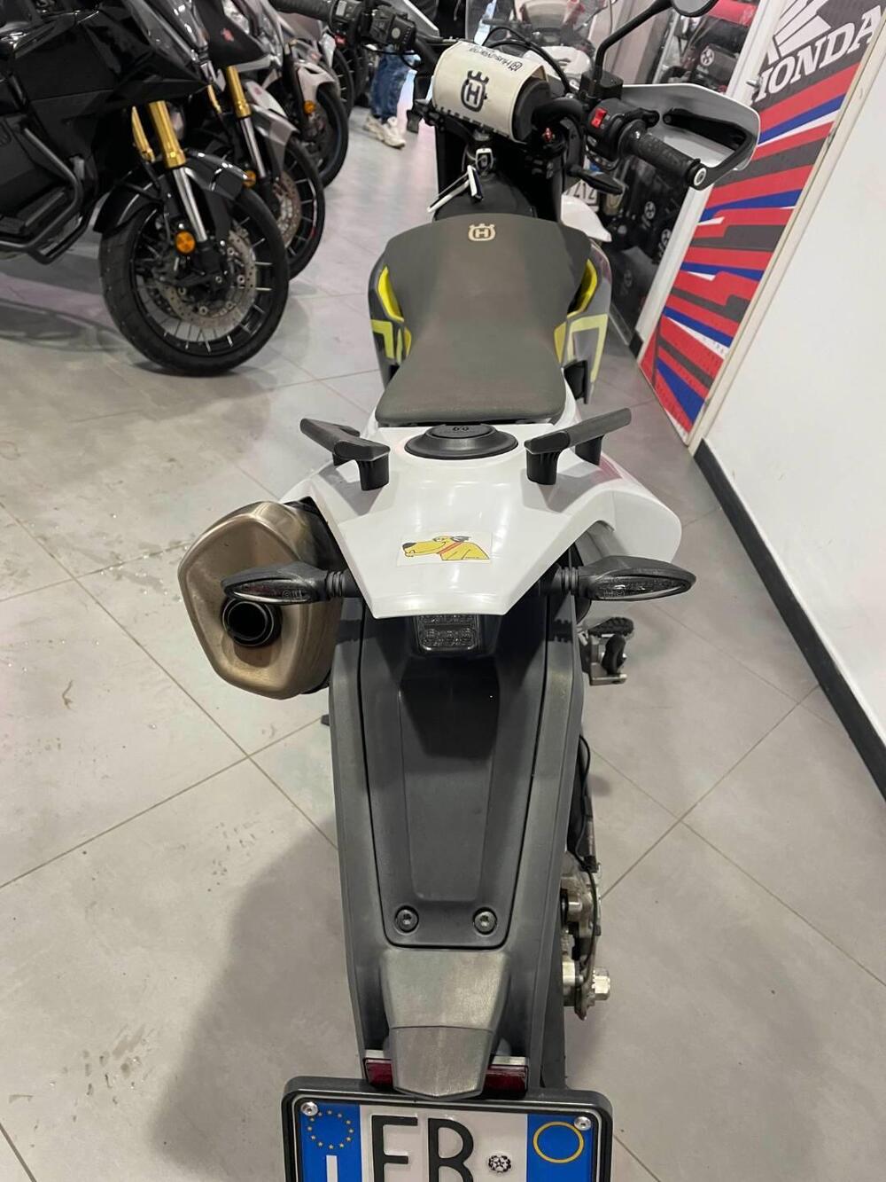 Husqvarna 701 Supermoto (2023 - 25) (5)