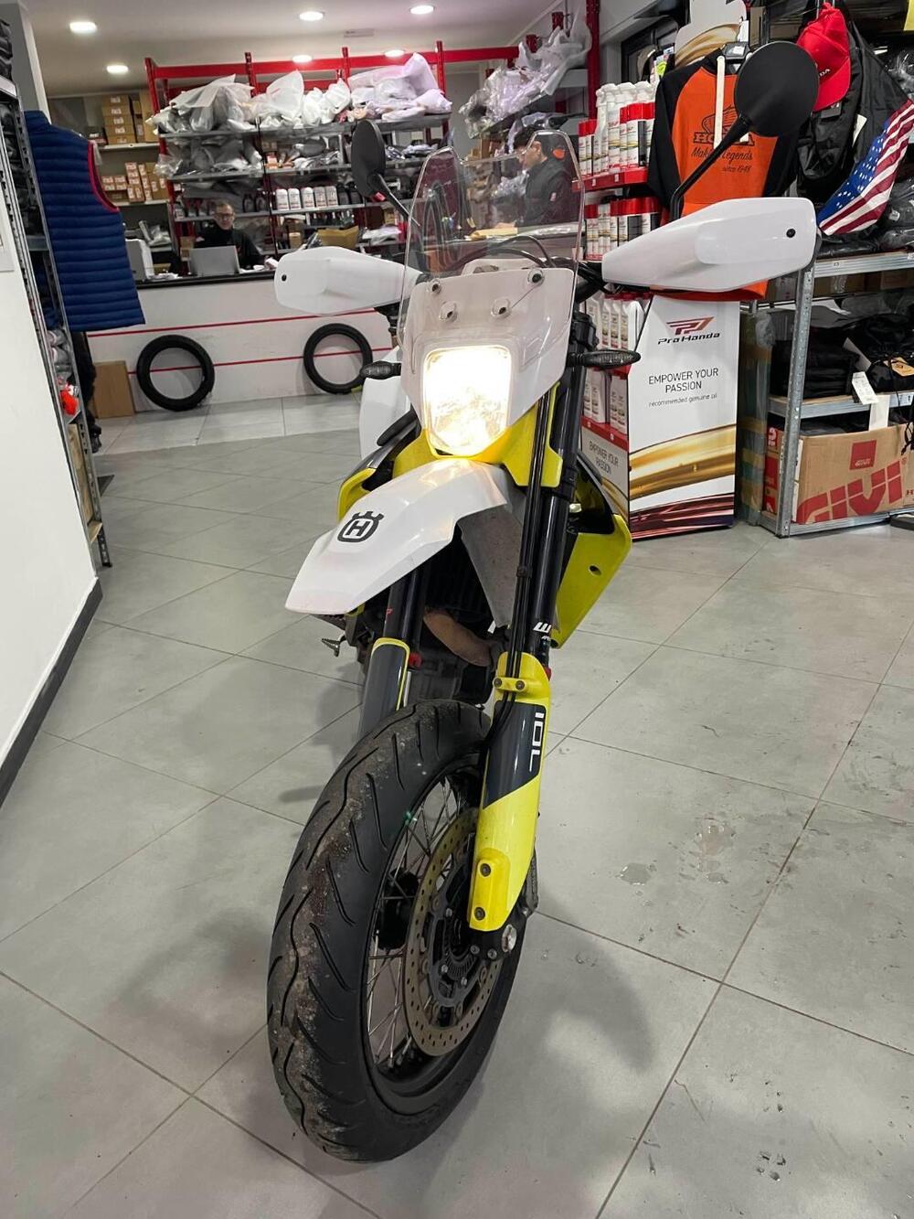 Husqvarna 701 Supermoto (2023 - 25) (3)