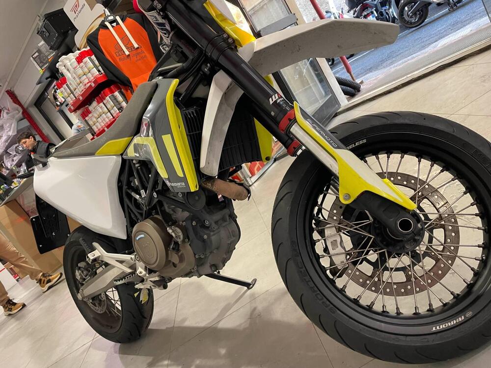 Husqvarna 701 Supermoto (2023 - 25) (7)