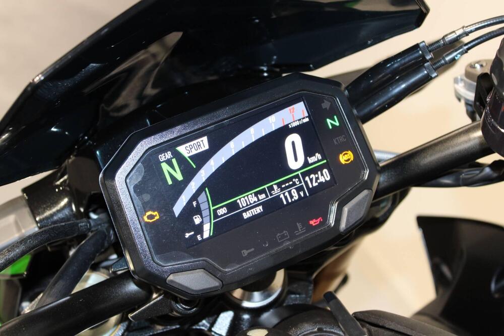 Kawasaki Z 900 SE (2022 - 24) (6)