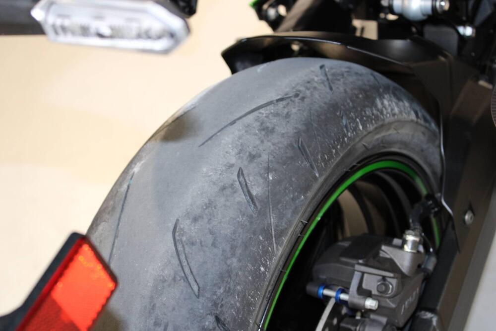 Kawasaki Z 900 SE (2022 - 24) (7)