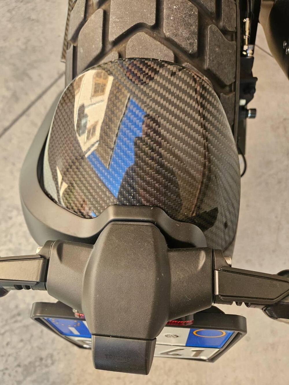 Triumph Trident 660 Triple Tribute Edition (2024) (4)