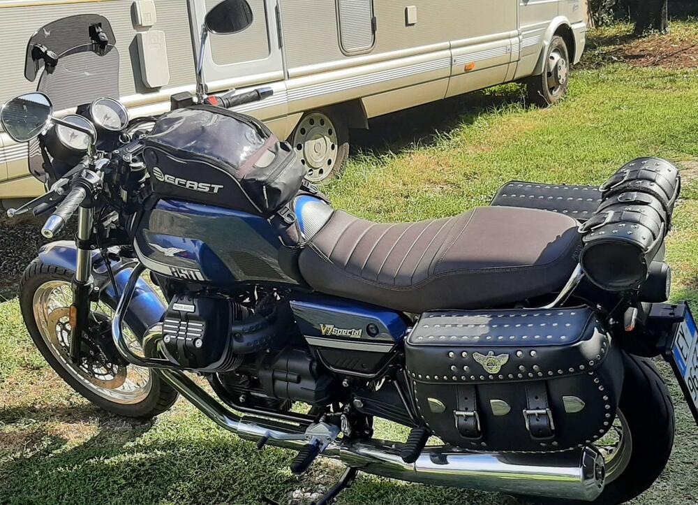 Moto Guzzi V7 Special (2021 - 24) (2)