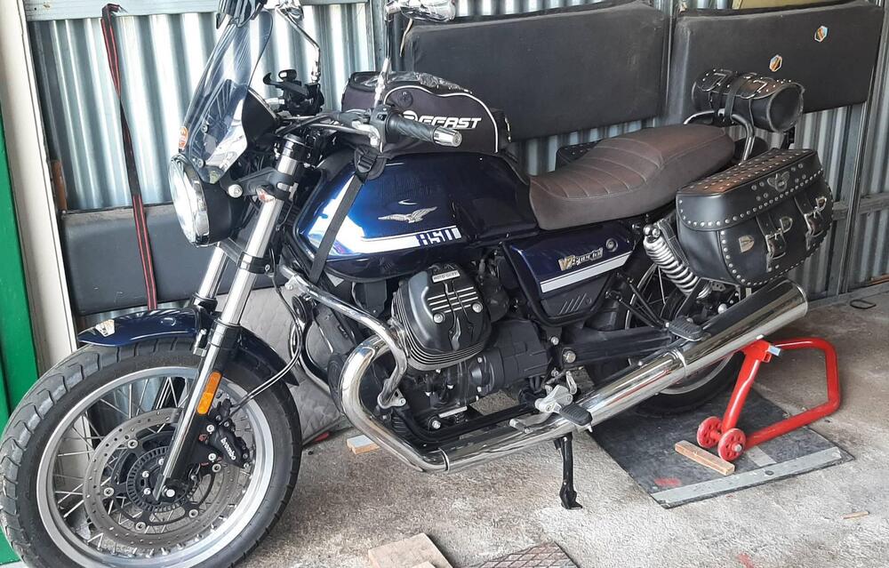 Moto Guzzi V7 Special (2021 - 24) (3)