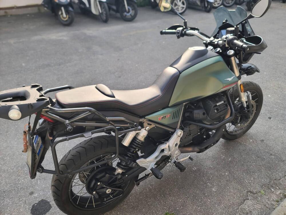 Moto Guzzi V85 TT (2021 - 23) (11)