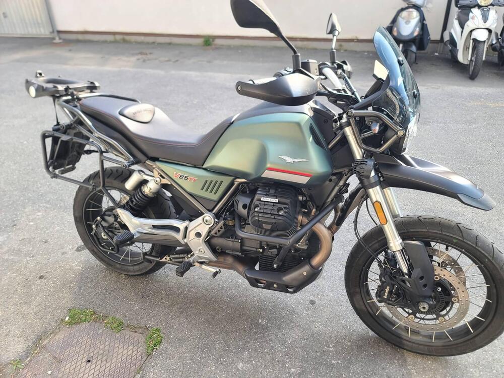 Moto Guzzi V85 TT (2021 - 23) (12)