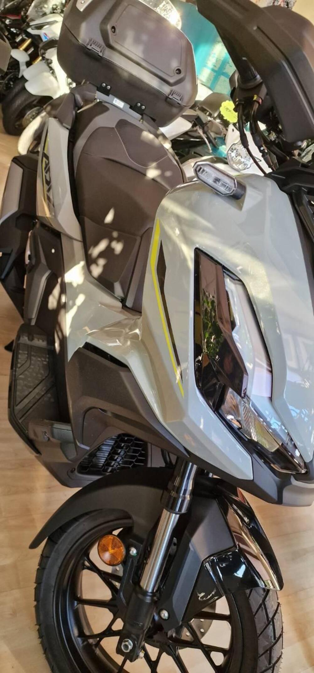 Honda ADV 350 Special Edition (2025 - 26) (2)