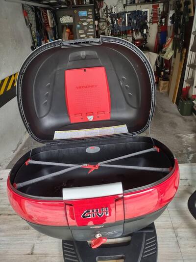 bauletto e attacchi givi