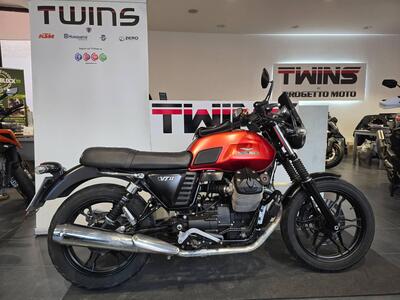 Moto Guzzi V7 II Stone (2015 - 17) usata