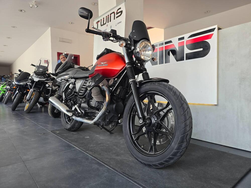 Moto Guzzi V7 II Stone (2015 - 17) (2)