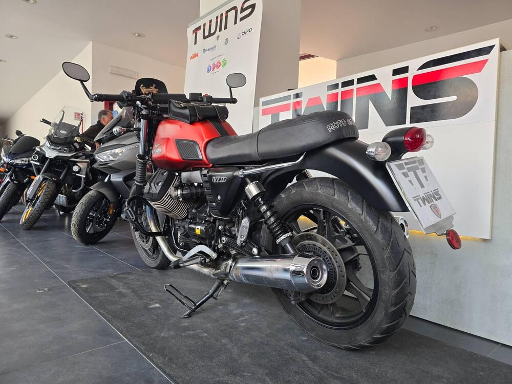 Moto Guzzi V7 II Stone (2015 - 17) (6)