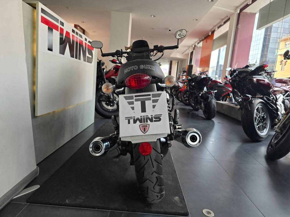 Moto Guzzi V7 II Stone (2015 - 17) (7)