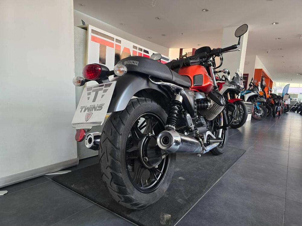 Moto Guzzi V7 II Stone (2015 - 17) (8)