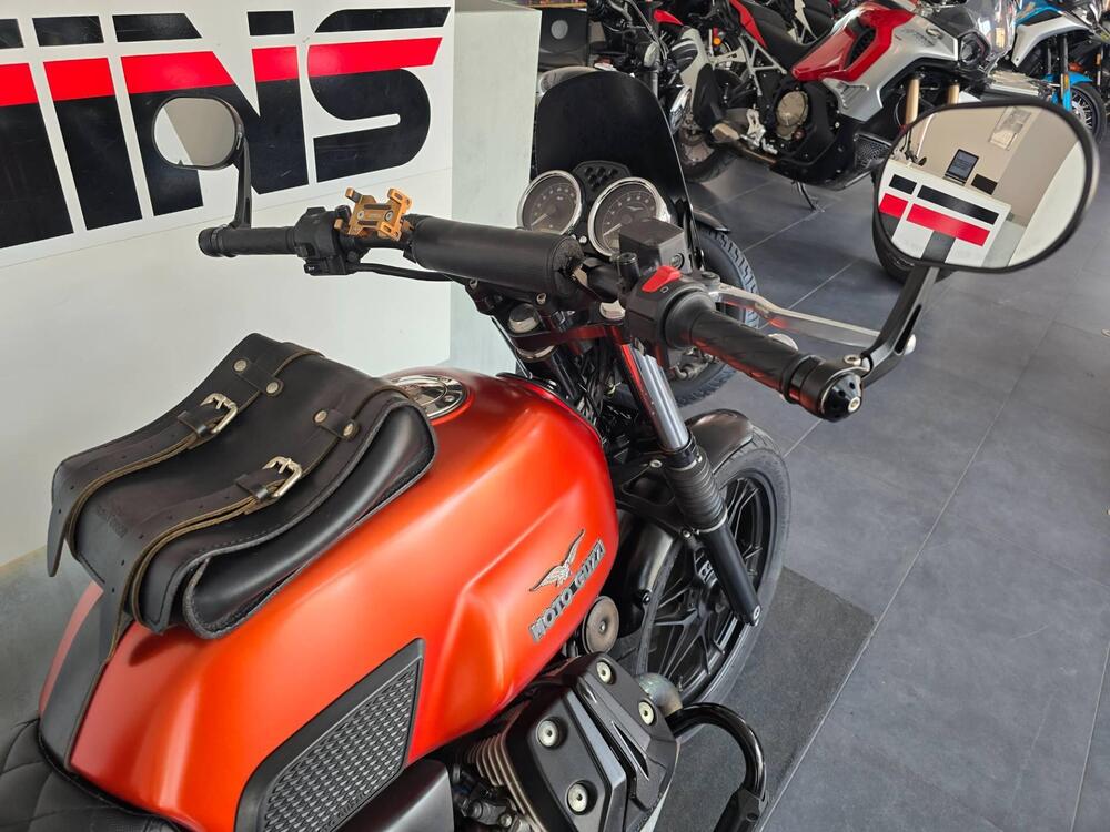 Moto Guzzi V7 II Stone (2015 - 17) (9)