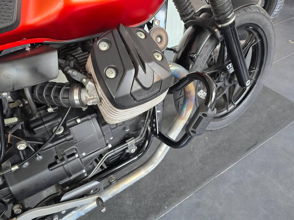 Moto Guzzi V7 II Stone (2015 - 17) (11)