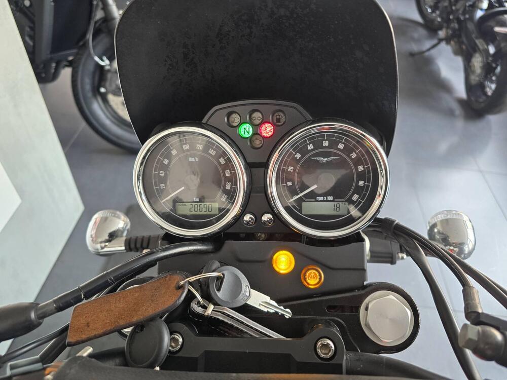 Moto Guzzi V7 II Stone (2015 - 17) (12)