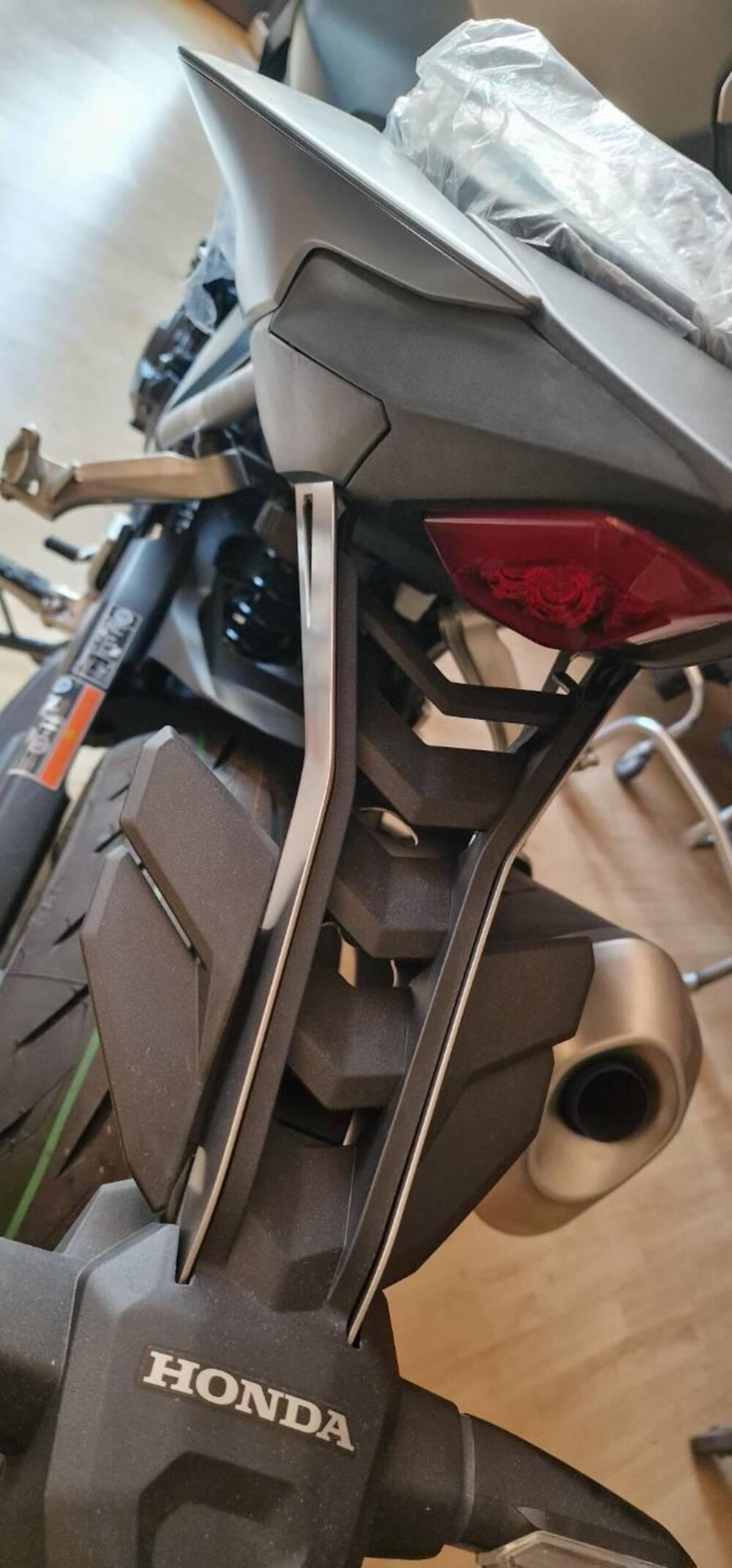 Honda CB 1000 Hornet (2025 - 26) (4)