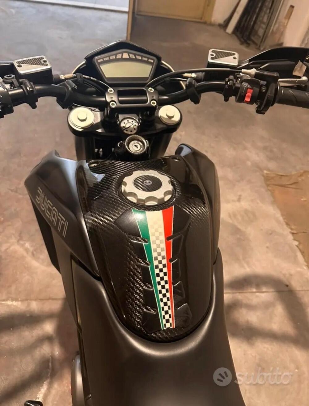 Ducati Hypermotard 796 (2012) (4)