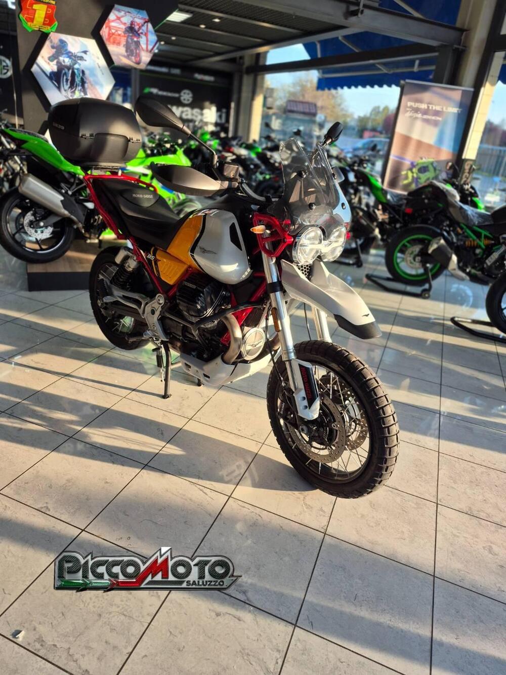 Moto Guzzi V85 TT (2021 - 23) (4)