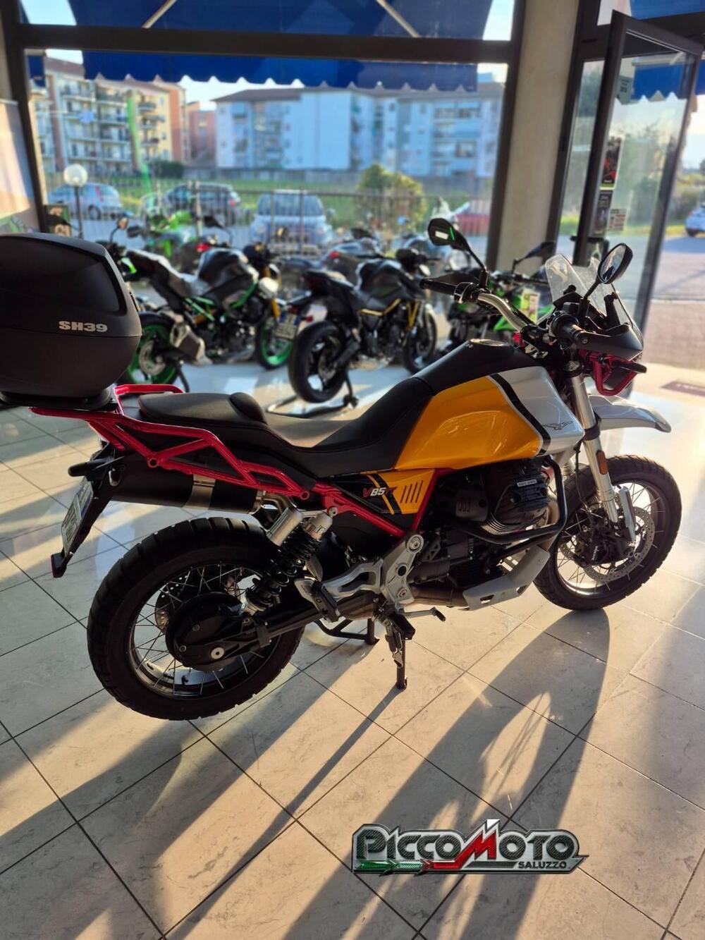 Moto Guzzi V85 TT (2021 - 23) (5)